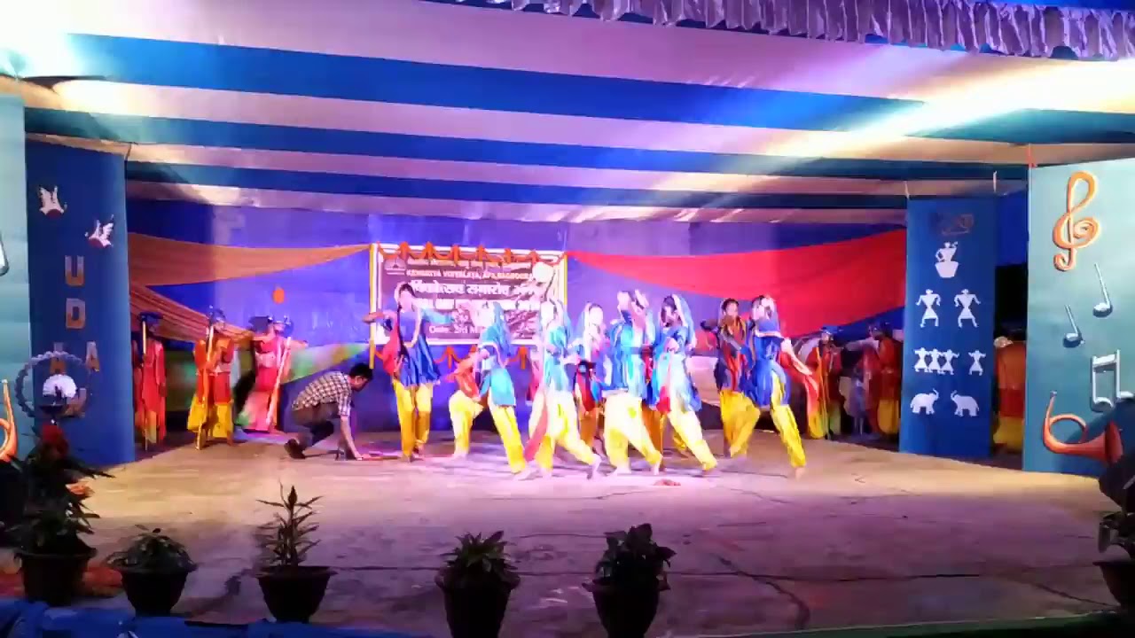 PUNJABI DANCE PERFORMANCE - YouTube