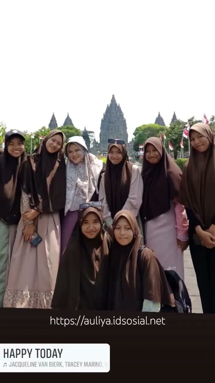 Pokoknya happy banget, Senang, Bahagia Bersama Teman-Teman Bisa Ke Candi Borobudur Prambanan Jogja