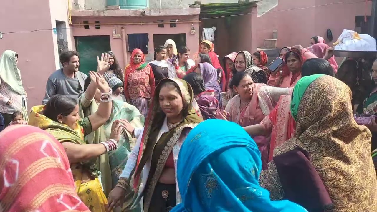 Aaj I Thi hamare Bharat naachne#ladies dance 💃