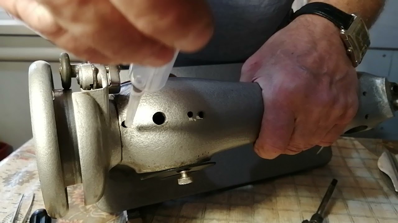 Очистка швейной машины от засохшего подсолнечного масла (Часть 1) - YouTube