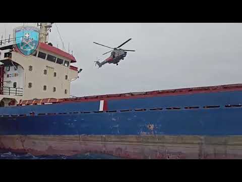 Σύγκρουση φορτηγών πλοίων ανοιχτά της Χίου: Συγκλονιστικές εικόνες από την επιχείρηση