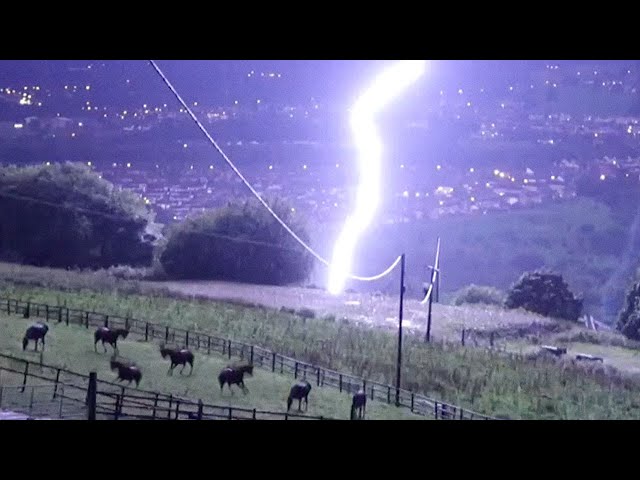 15 Incredible Lightning Strikes Caught on Camera 