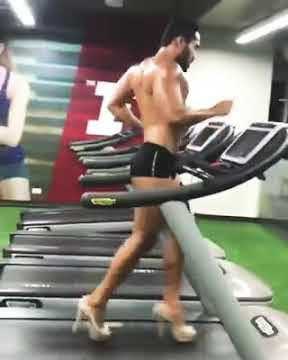 🤣🤣 Ada banci berotot guyss.. Wkwkwk