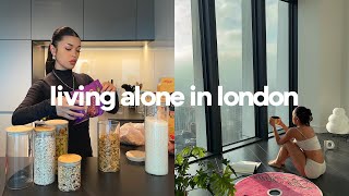 A Week Living Alone in LONDON | Organizing the Kitchen, What I Eat, Thrift Finds in the City