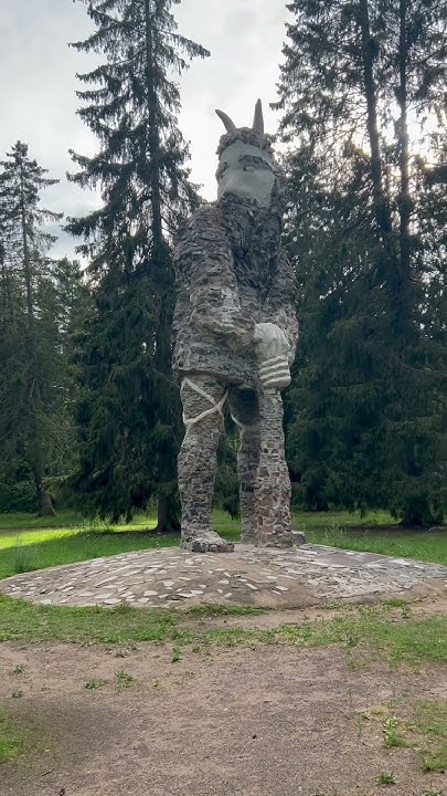 Ка́левипоэг — в эстонской мифологии богатырь-великан Парк Николая Фон ...