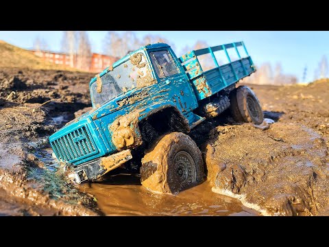 4x4 Mud Madness GAZ 3308 vs. Ford Bronco RC Chaos