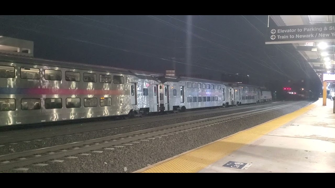 NEW JERSEY TRANSIT 7884 ARRIVE AT METROPARK ISELIN,NJ STATION YouTube