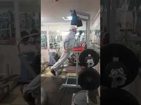 انجام صحیح حرکت پارالل توسط استاد طهرانچی مربی شرکت ساخت و وزارت راه شهرسازی و شرکتهای تابعه فرامین