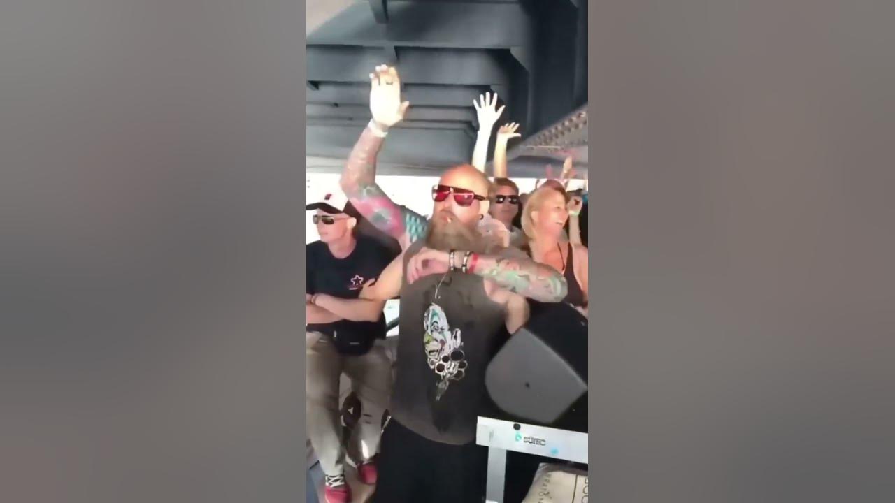 Weird boat party 😳