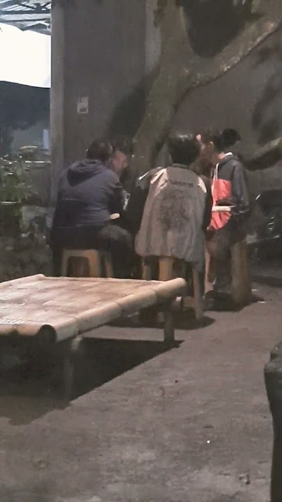 malam setelah huja reda!! suasana gallery hijau warung kopi sekarteja lombok timur