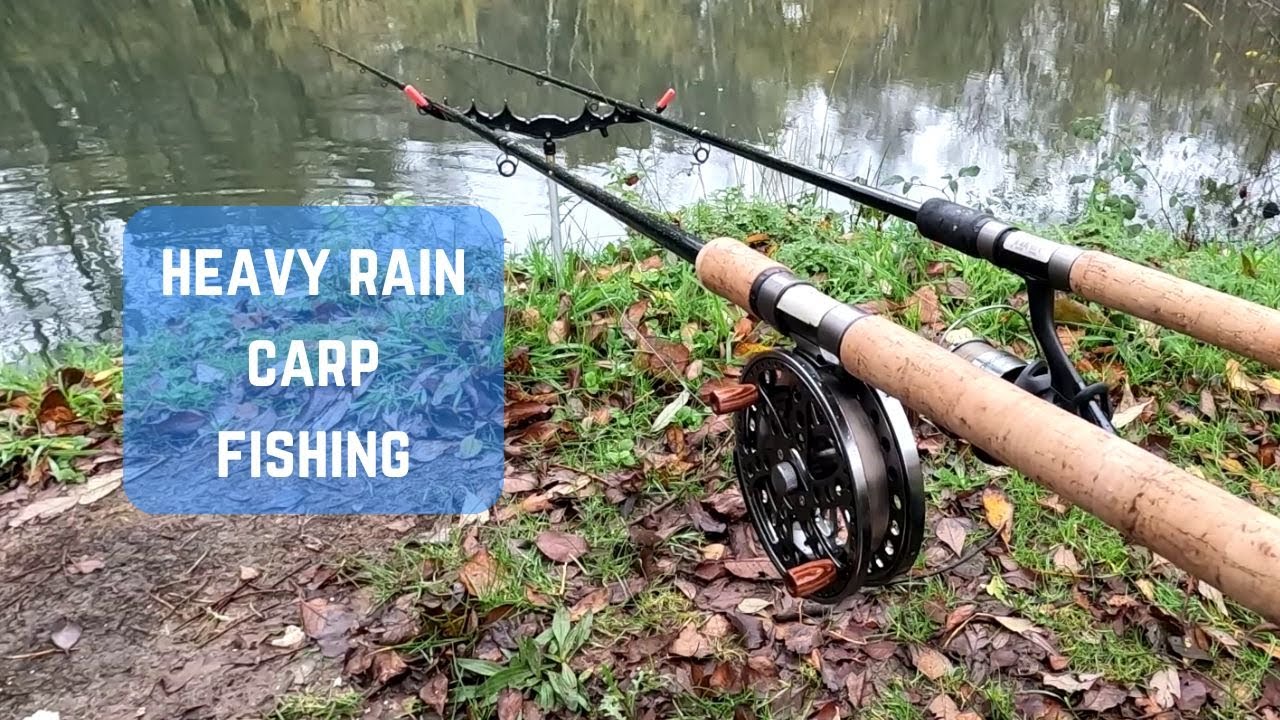 Carp Fishing In The Rain / Centrepin Fishing For Carp with Worms