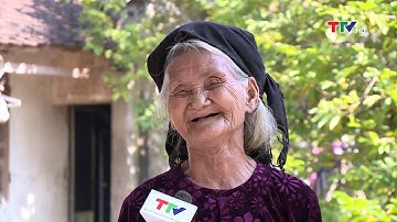 Khoảnh khắc "siêu đáng yêu" của cụ bà 83 tuổi xin thoát nghèo Đỗ Thị Mơ