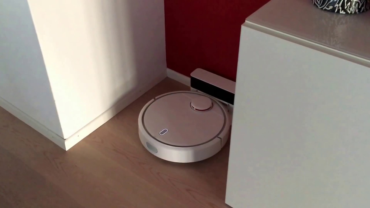 Xiaomi Vacuum Cleaner returns to the dock after cleaning - YouTube