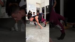 Plancha Con 2 Dedos Un Juez Que Llego A Ecuador