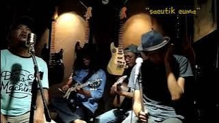 SAEUTIK EUMA || akustik live the Q Umar #tom76musik