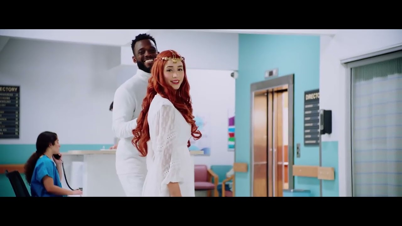 Holiday Twist (2023)_40.mp4