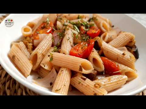 Vídeo: Plata Al Forn Amb Tomàquets