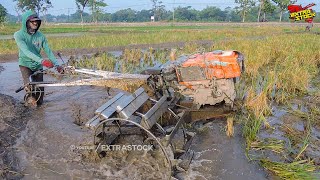 Traktor Sawah Gunakan Roda Besi Besar Mengolah Tanah Lembut screenshot 3