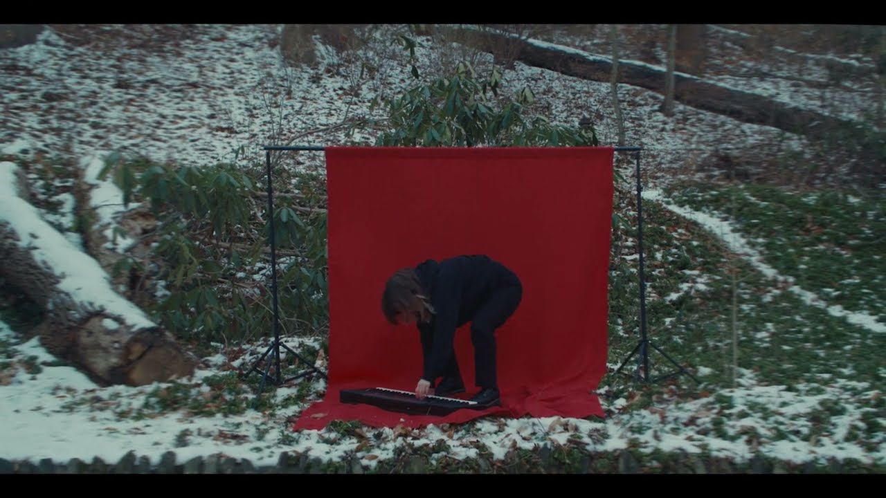 在 YouTube 上觀看「Vines - Evicted (Official Video)」 在 YouTube 上觀看「Vines - Evicted (Official Video)」