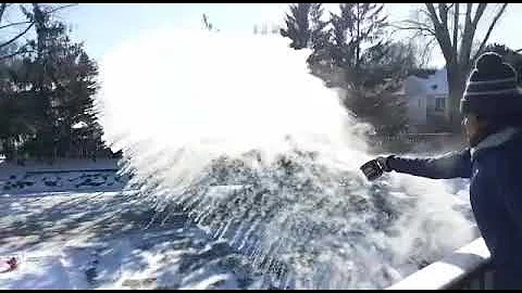 Boiling water freezes instantly in Minnesota - instant vapour