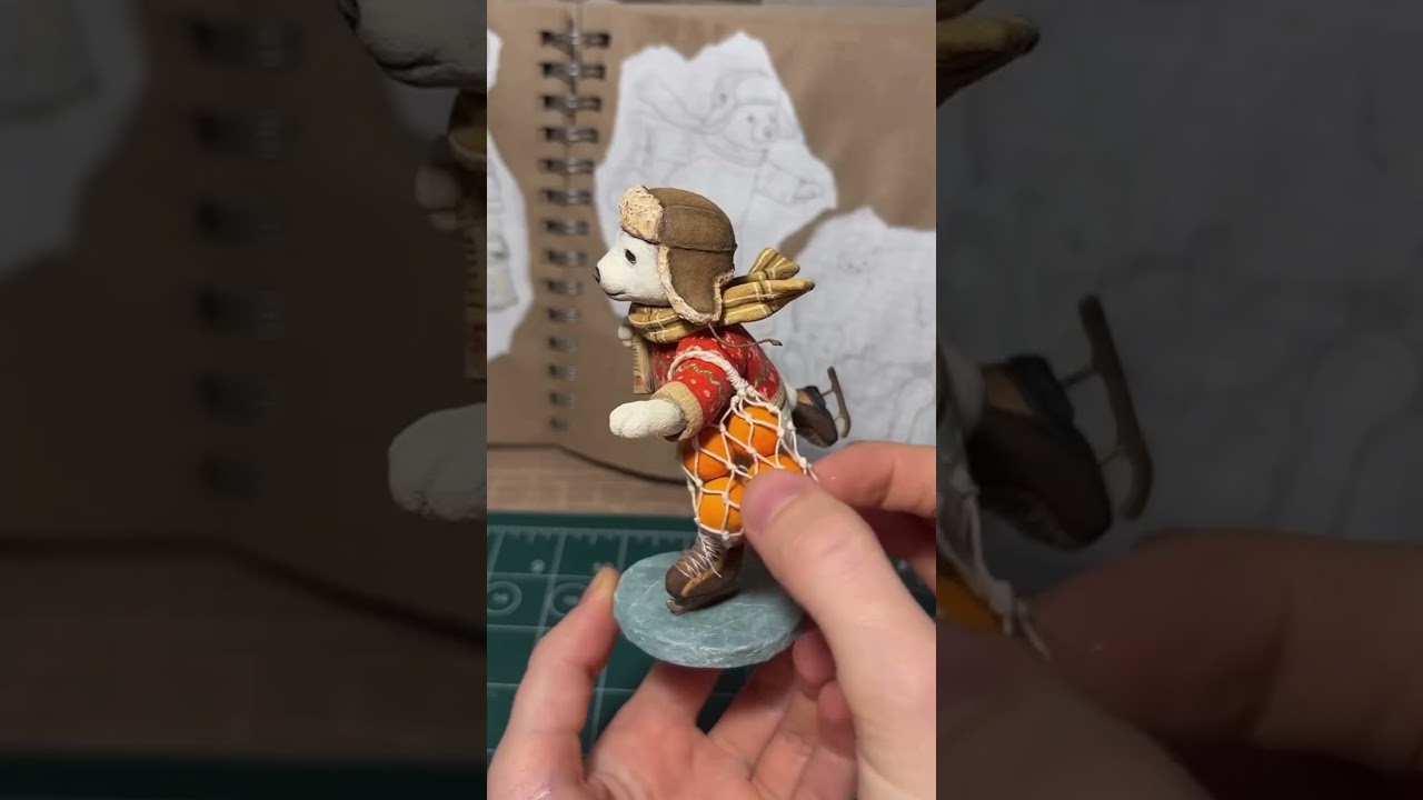 A short video of creating cotton wool Christmas tree toy 