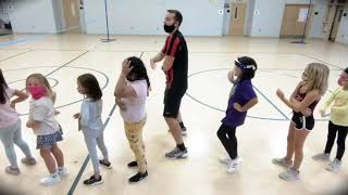 Kids Dance Break. MACARENA - Elementary PE - simple line dance. K-5 Resimi