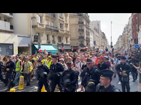 Again more Police Officers in France lay down their arms & joined the protest against Pass Sanitaire – © Videokings