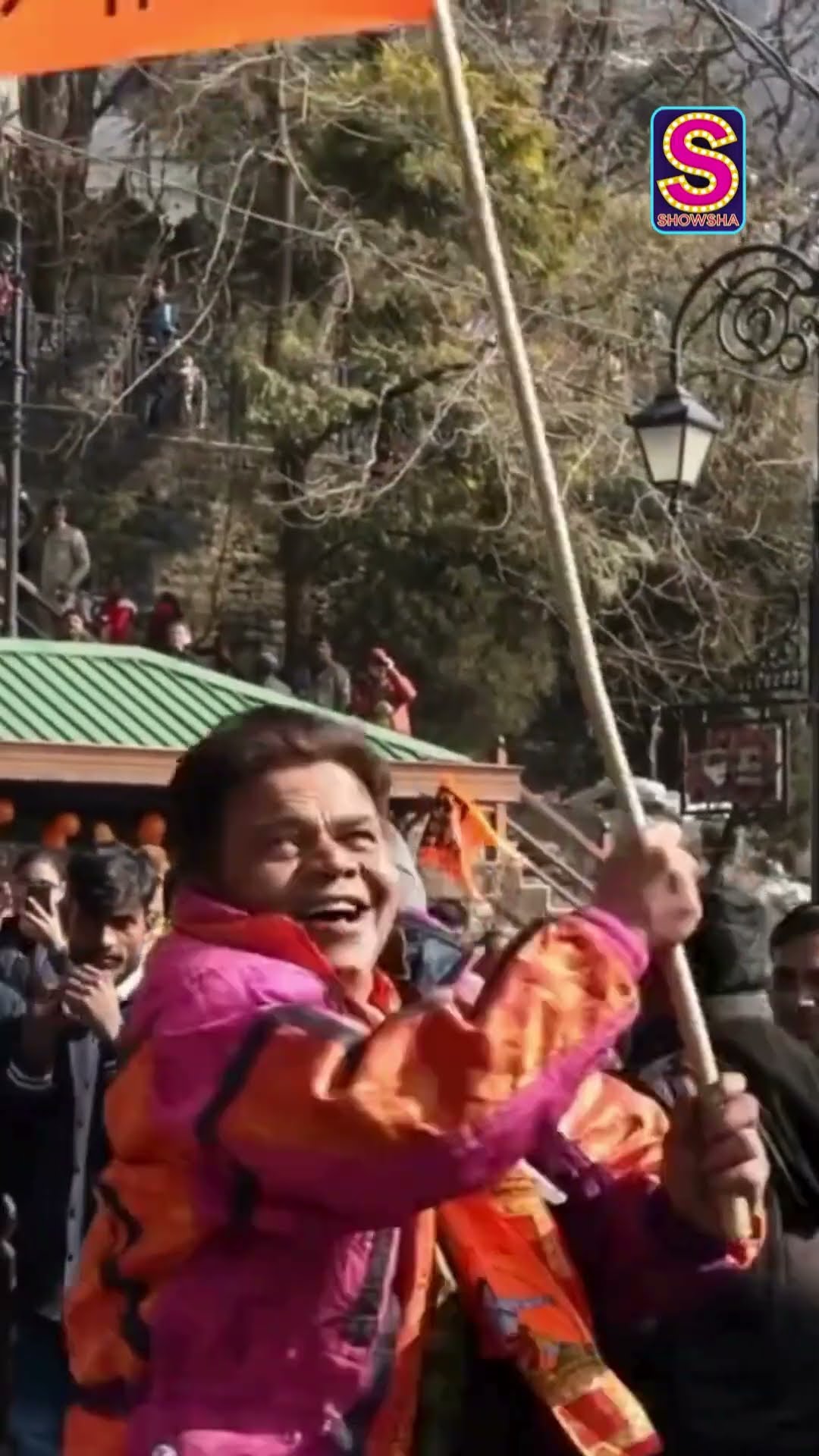 Rajpal Yadav Celebrates First Anniversary Of Pran-Pratishtha Ceremony Of Ayodhya Ram Mandir | N18S