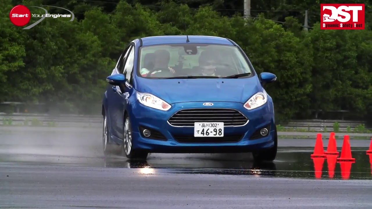 トヨタ ヴィッツ1 3u Vs フォード フィエスタ1 0エコブースト ウェット旋回ブレーキ編 Dst 072 05 Youtube