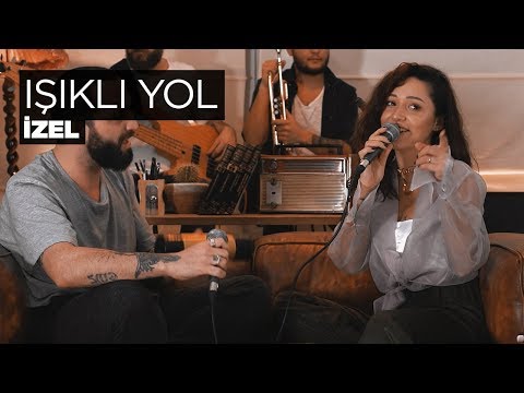 Zeynep Bastık ft. Berkay – Işıklı Yol Akustik (İzel Cover)