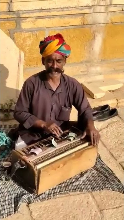 kesariya balam padharo mahre desh