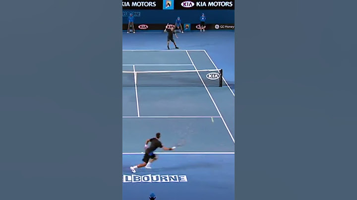 Novak Djokovic goes AROUND the net! 🤩