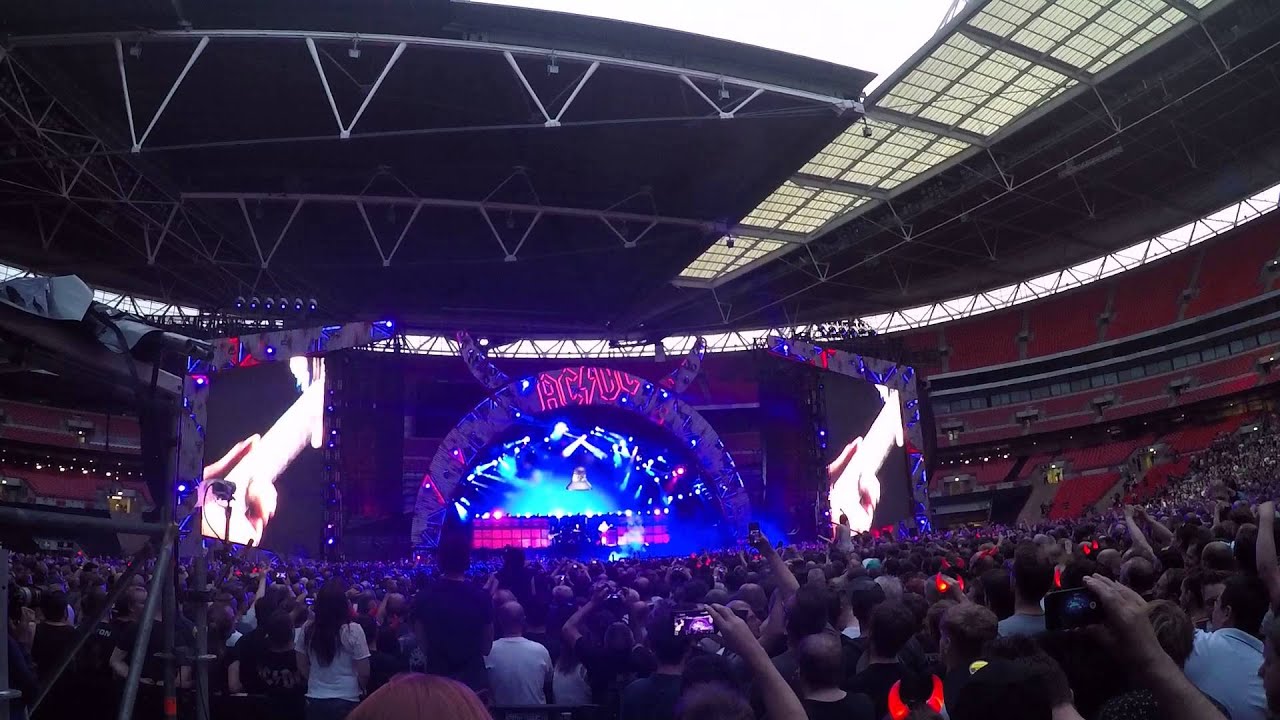AC/DC-Hells Bells(live) Wembley Stadium London 4.7.2015 - YouTube