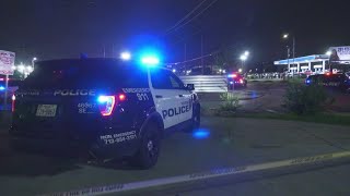 3 injured in shooting outside of Foot Locker on Houston south side, police say