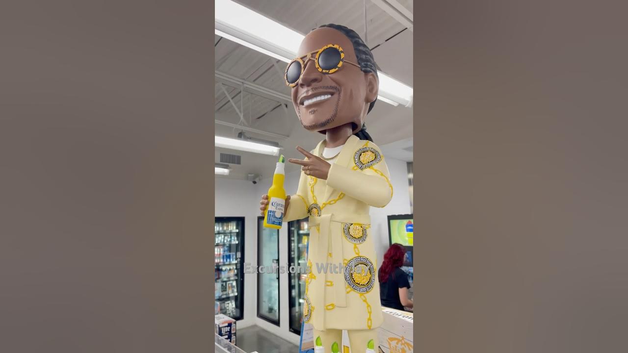 Snoop Dogg @7Eleven Orlando, Florida. LA VIDA MAS FINA @snoopdogg - YouTube - La Vida Mas Fina Translation To English