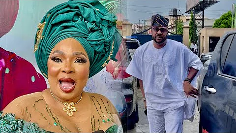 SEE HOW ODUNLADE ADEKOLA SURPRISE LADE BAKARE AT HER MUM 70TH BIRTHDAY AS HE SPRAY HER HUGE MONEY