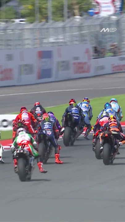 Bez made a terrible start and dropped to P7 from pole! 😶‍🌫️