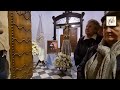 La Inmaculada Concepción procesiona por el centro arropada por hermandades, colegios y coros