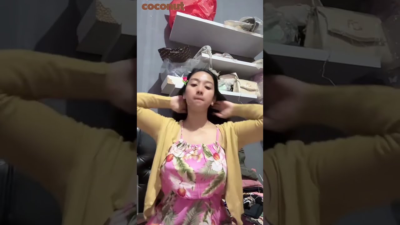 LIVE ANGGUN BUKA KARDIGAN GARA2 INI, NO ARMOR