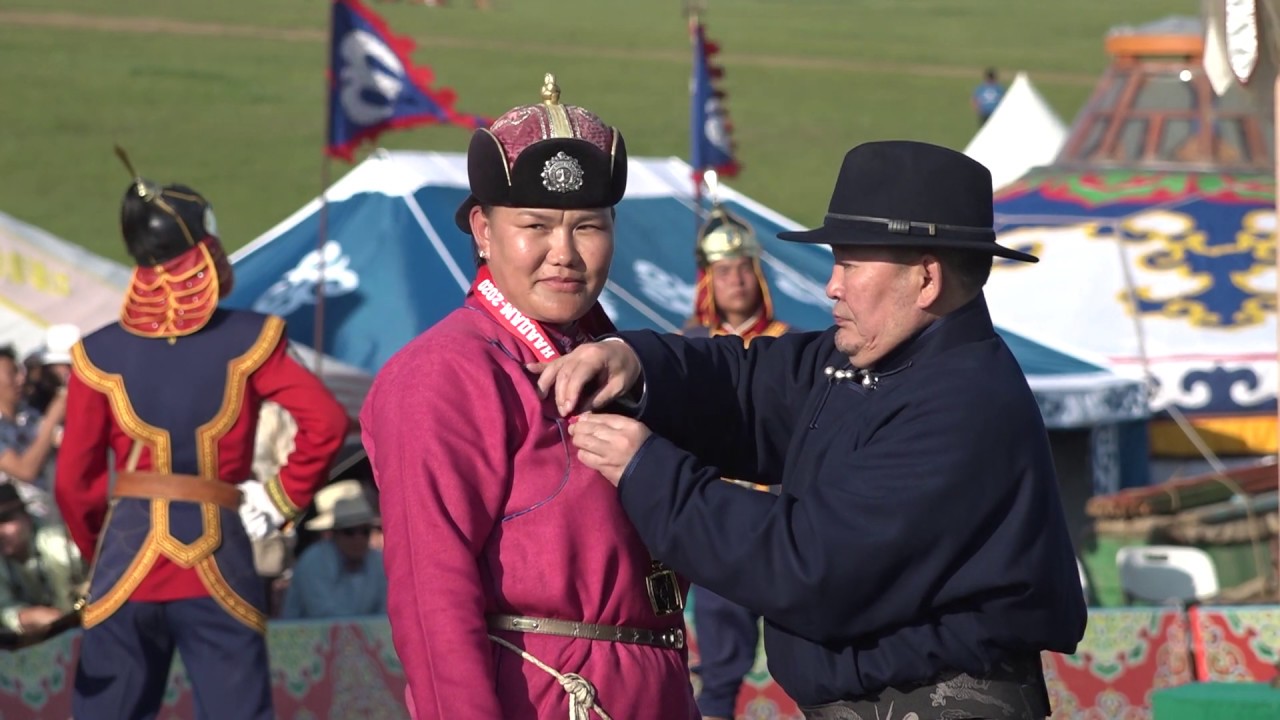 Монгол Улсын Ерөнхийлөгчийн зарлигаар үндэсний сурын харваачдад улсын цол олгов