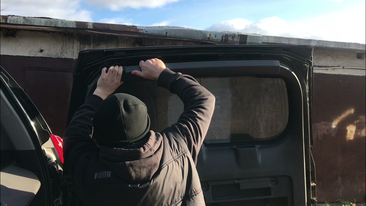 Снятие декоративной накладки и внутренней обивки двери багажника Тойота ...