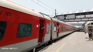 22902 Udaipur Bdts superfast exp skips Nallasopara station with ll BRC ll WAP_7 ll Indian railways