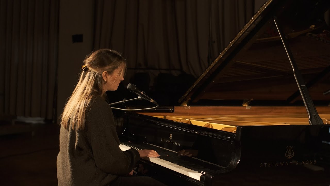 Fiona Grond - Simpler Times (Solo Version)