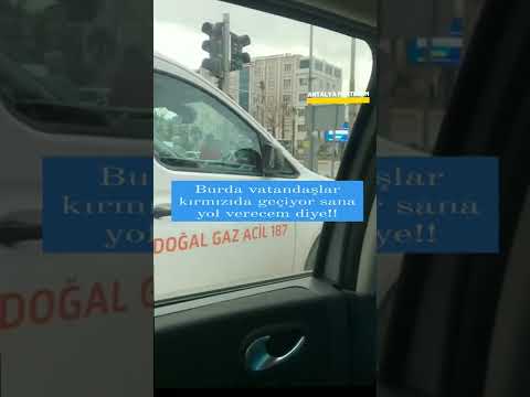 Antalya'da ihbar olmadan siren çalarak yol isteyen Doğalgaz aracı Trafik Polislerine yakalandı