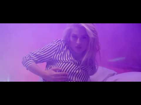 Assista ao videoclipe da música {trackName} de {artistName}