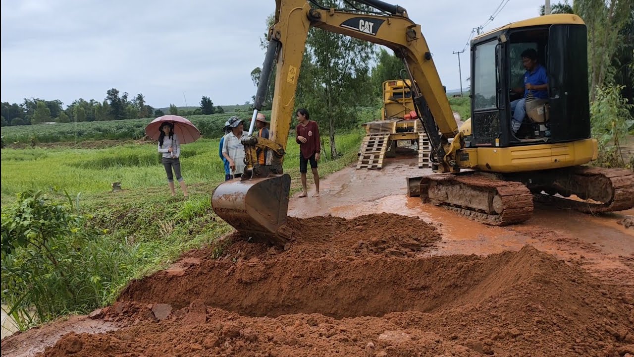 ชาวบ้านรอไม่ไหวกลัวน้ำจะท่วมบ้าน ให้หัวหน้าจร๊ยเปิดทางเลย