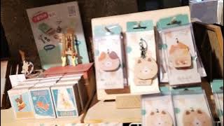 WALKING AROUND //WINDOW SHOPPING //SOUVENIR SHOP.