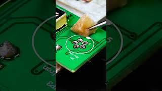 Circuit board cleaning solution, environmentally friendly cleaning agent, motherboard
