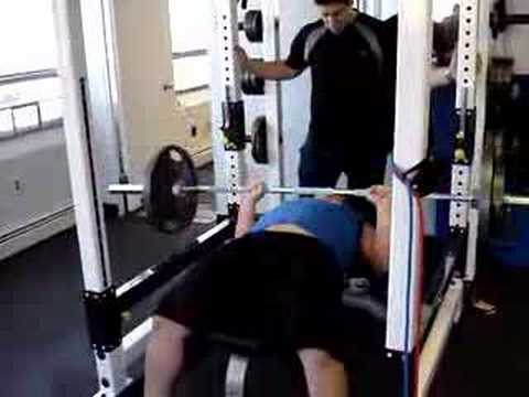www.TrainWithParamount.com - 185 LB bench press test!!! - YouTube