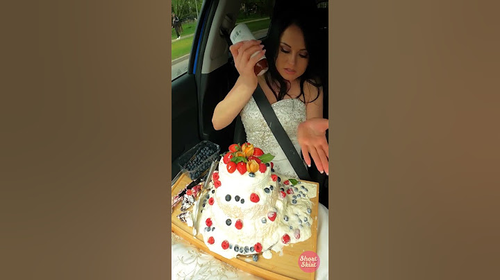 WEDDING SHOCKER! Bride Bakes Cake In A Taxi On Way To Ceremony! 👰🎂
